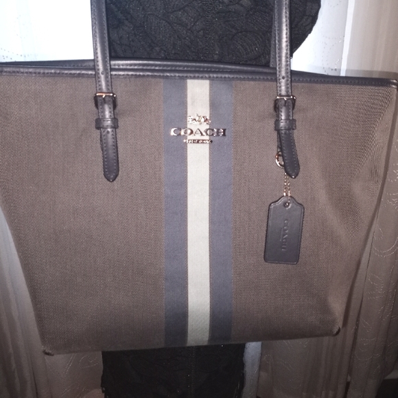 COACH VINTAGE LARGE ZIP TOTE - Picture 1 of 10